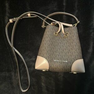 Michael Kors - Mini Crossbody w/ Drawstring including money pouch - Like New
